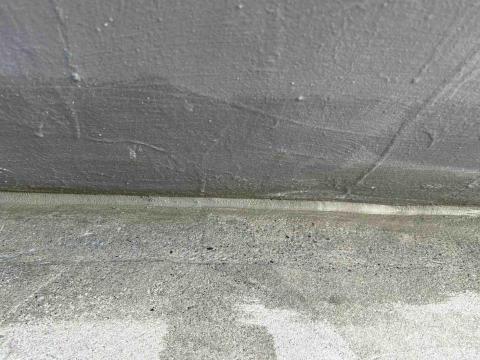 王君達 - 楊梅區｜露台防水翻修工程（彈性防水塗層）
素地整平（R角施作導角）