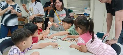 Angel Wu - 我重視孩子的節奏與感受，透過動手做、說中學，培養專注力、表達力與學習自信。若您期待一個能讓孩子安心、快樂又真正學得會的家教學習環境，歡迎與我聯繫。