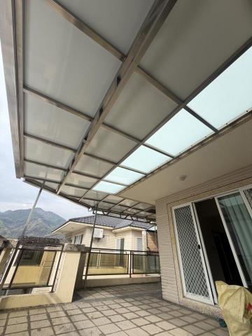 開鑫金屬工程 - 沙面白鐵骨架➕鋁塑板➕雙強化玻璃