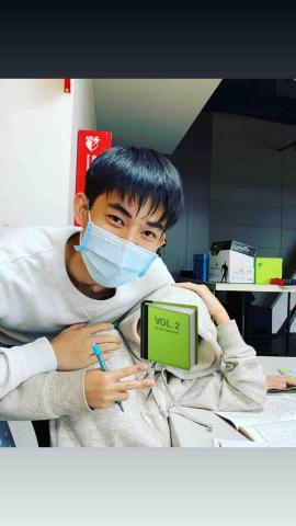 黃奕嘉(Jonathan) - 曾去過教會做孩子的免費教師（數理）