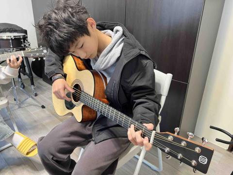 吳聖譯(入門/伴奏/彈唱/技巧/樂理 線上/實體吉他教學） - 