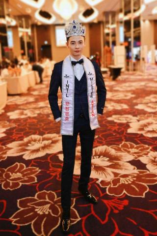 國際冠軍主持江盛祺-為你的人生鑲金🏅 - 國際亞洲先生-冠軍