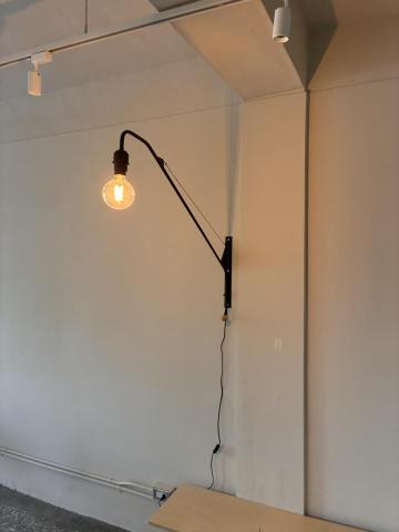 周文翔 - 壁燈安裝及接電