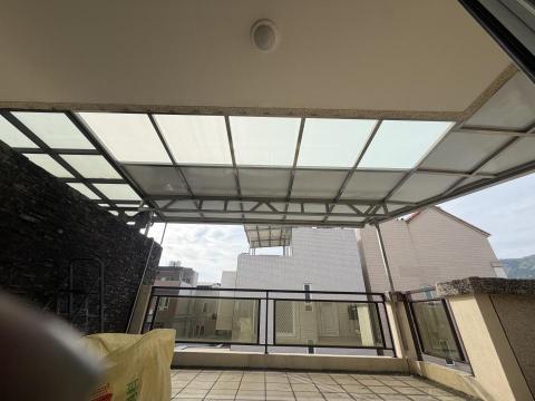 開鑫金屬工程 - 沙面白鐵骨架➕鋁塑板➕雙強化玻璃