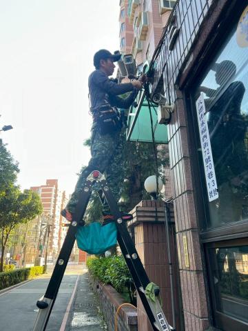 詹先生 - 鏡頭查修