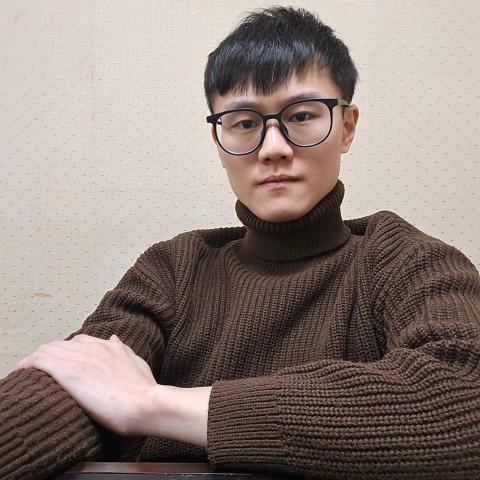 提供招牌燈箱台北服務的專家鄭宇捷