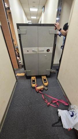 高文郁 - 公司行號大型金庫搬運