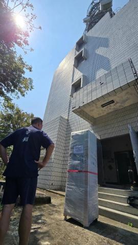 高文郁 - 警政署設備樓梯搬運