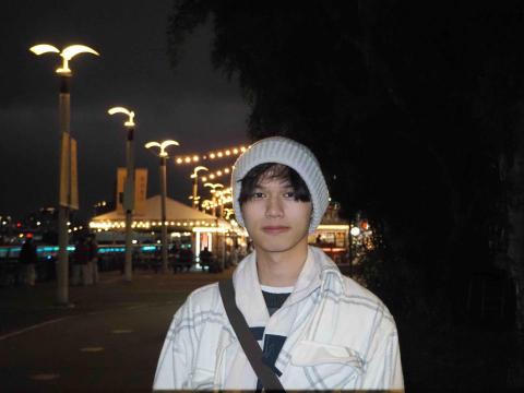 洪啟皓 - line id:0968939503