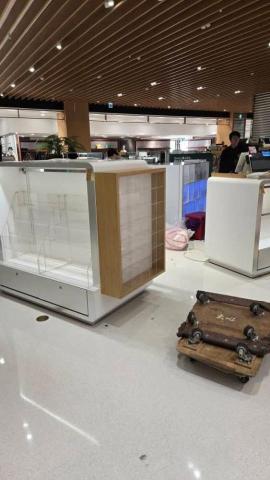 高文郁 - 百貨公司晚間撤場搬運