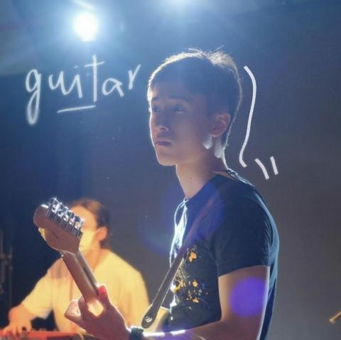 何奇予 W.Harris - 電吉他