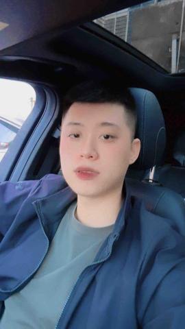 提供螢幕電池服務的專家許亦杰