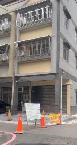 陳泰源 - 透天厝民事場工程如下：外牆抿石工程.樓頂地面防水工程.屋頂加蓋鐵皮屋工程.廁所衛浴設備工程