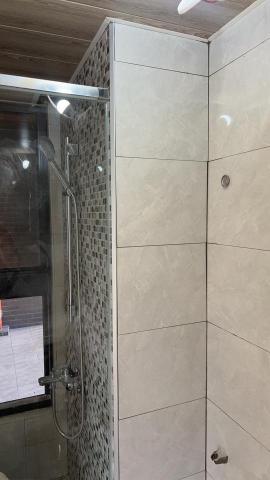 炳維工程行 - 浴室牆面翻新