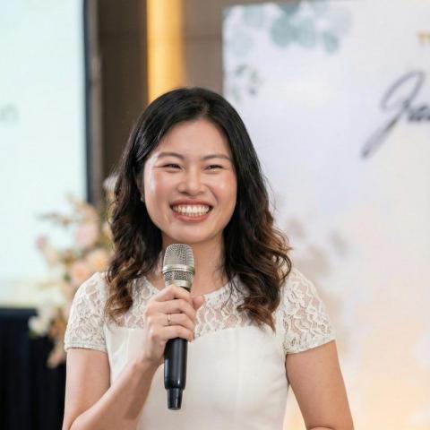 提供國標服務的專家瑞秋小姐雙語主持/簡報/翻譯