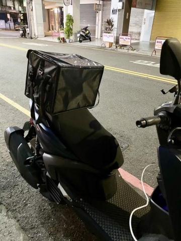 屋凱 - 我的跑腿車車跟外送箱