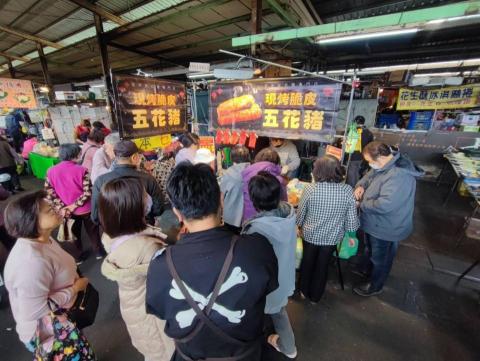 kevin 市場銷售策略、商品定位分析、商模話術設定 - 脆皮五花豬 銷售狀況(排隊2小時完售)