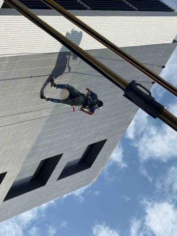 鑫ㄧ防水工程 - 國強街 蜘蛛人垂釣防水施作