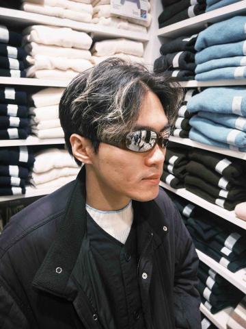 提供廣告代理商服務的專家簡重年