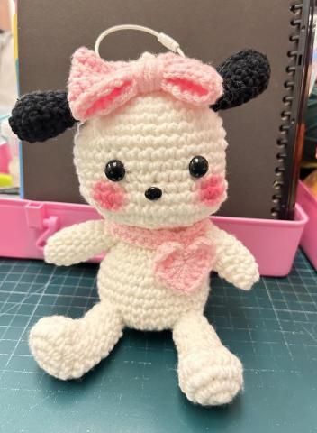 云云 - 嗨，我是熱愛鉤織娃娃＆花束創作的手作女孩！
把毛線變成萌娃、把花材變成幸福，是我每天最期待的小事。
想讓收到作品的人，都能被可愛跟美麗雙重擊中 ?