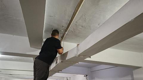 原融清潔 - 社區地下停車場天花板牆壁壁癌刮除蜘蛛絲清除