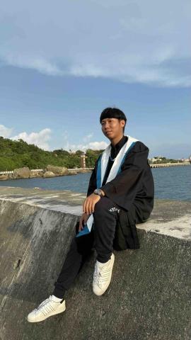 提供高中化學服務的專家張家瑄