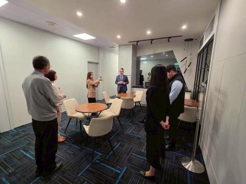 孟多恩/中韓口譯筆譯 - 金融領域 | 商務隨行口譯