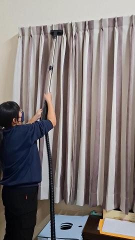 吳宜玲 - 窗簾除塵