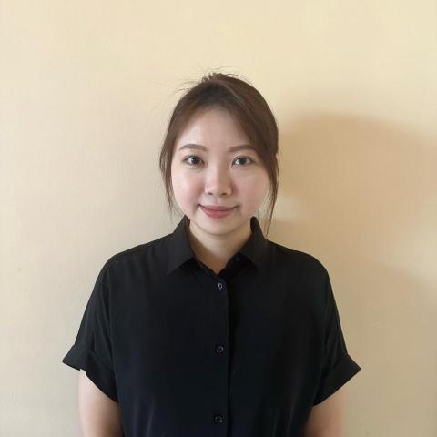 提供線上家教服務的專家劉小姐