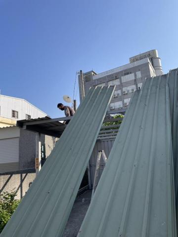 打石/搬運/拆除裝潢 - 鐵皮拆除