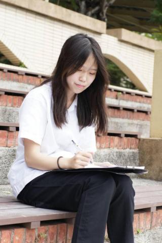 提供嘉義0 5dcard服務的專家蔡昕怡