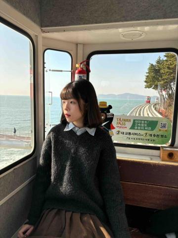 提供美術學校服務的專家李郁汝