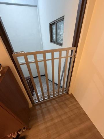 開鑫金屬工程 - 訂製鐵件防止小孩跌落安全門