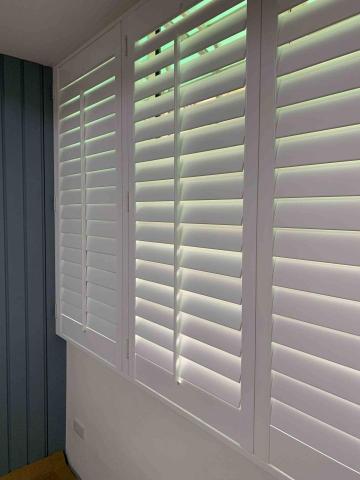 禾家壁紙窗簾 - 百葉門窗