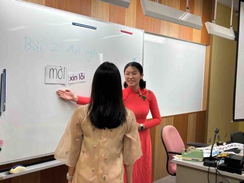 鄭巧柔 - 越南語教學支援試教