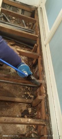 HCL裝修工程 - 地板的底板骨架潮濕 塌陷修復，補強。