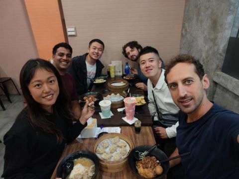 Ray - 在台灣跟外國人朋友們一起吃早餐！