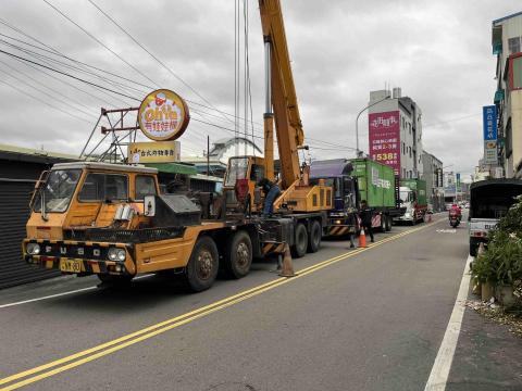 阿泓工程 - 吊裝貨櫃