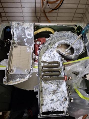 阿仁  ~冷氣 ~洗衣機~清潔~維修保養 - 烘乾管道髒污