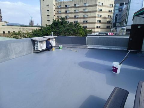 古先生 - 頂樓防水施工/包覆式（外牆+女兒牆+平台）面漆3層。
