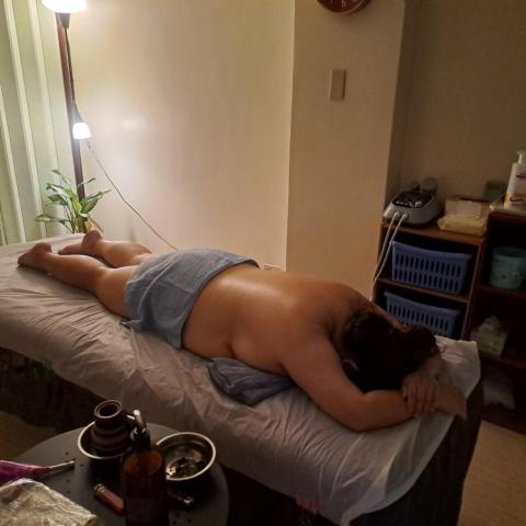 彰化市個人按摩工作室／中部到府按摩 - 工作室油壓 附贈溫罐體驗