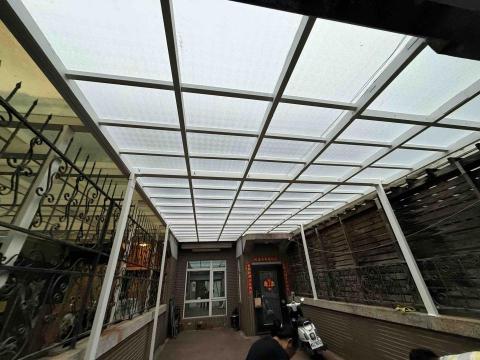 鐵件職人企業社 - 翻新採光罩 重新上漆換板子