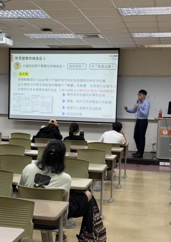 曾浩愷 營養師 - 中山醫大動物關懷社邀約主講犬貓營養講座