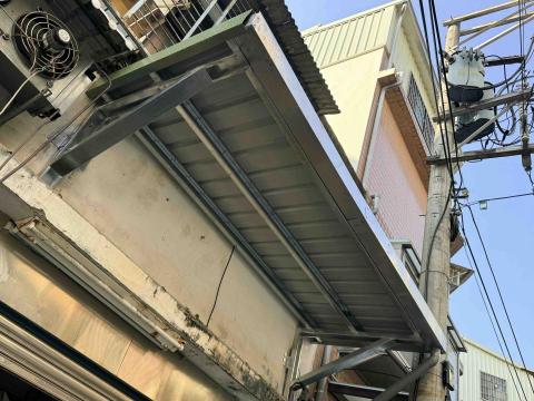 鐵件職人企業社 - 新增一座C型鋼雨遮