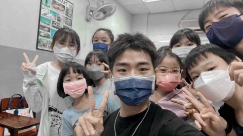 林政頤 - 補習班助教 與學生相處氣氛歡樂良好