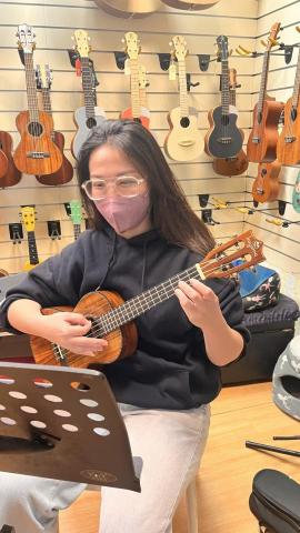 劉志偉 - 烏克麗麗、吉他，樂理、Fingerstyle 指彈教學。