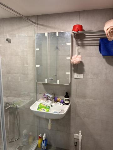 周文翔 - 鏡櫃組裝及上牆