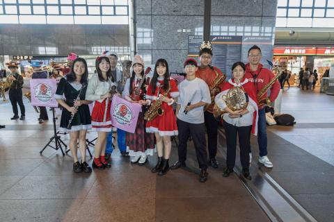 紅豆星球樂團 - 高鐵快閃活動