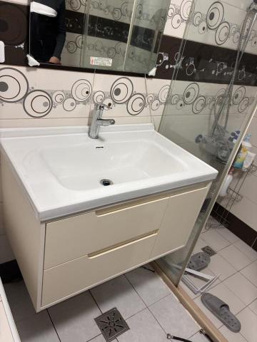 周文翔 - 浴櫃及臉盆龍頭安裝上牆