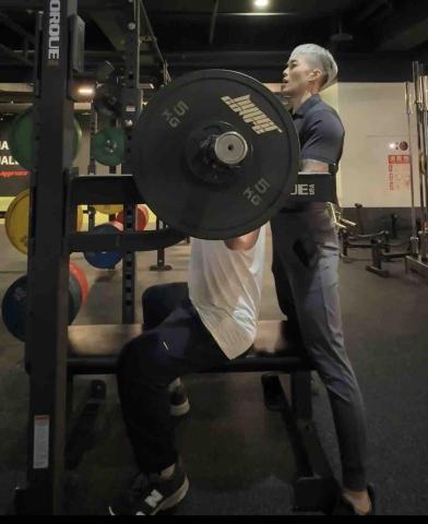 温世豪 - 坐姿肩推